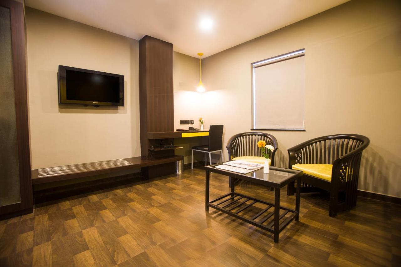 Dhans Hotel