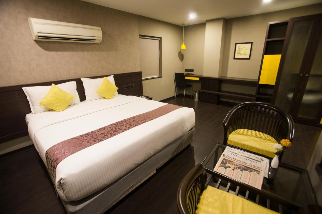 Dhans Hotel