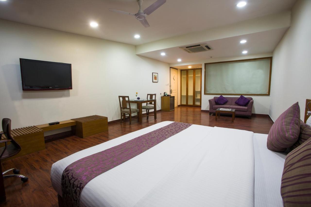 Dhans Hotel
