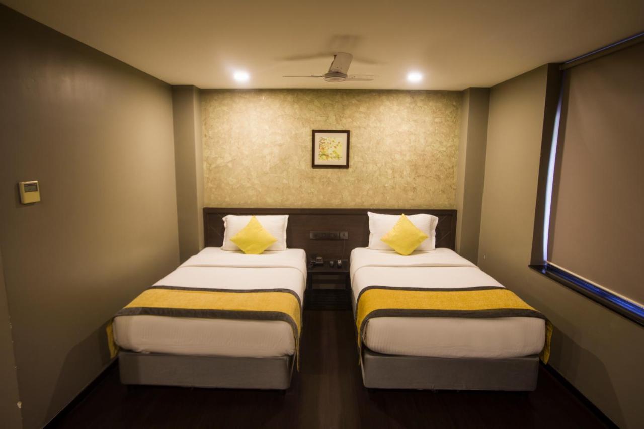 Dhans Hotel 3*