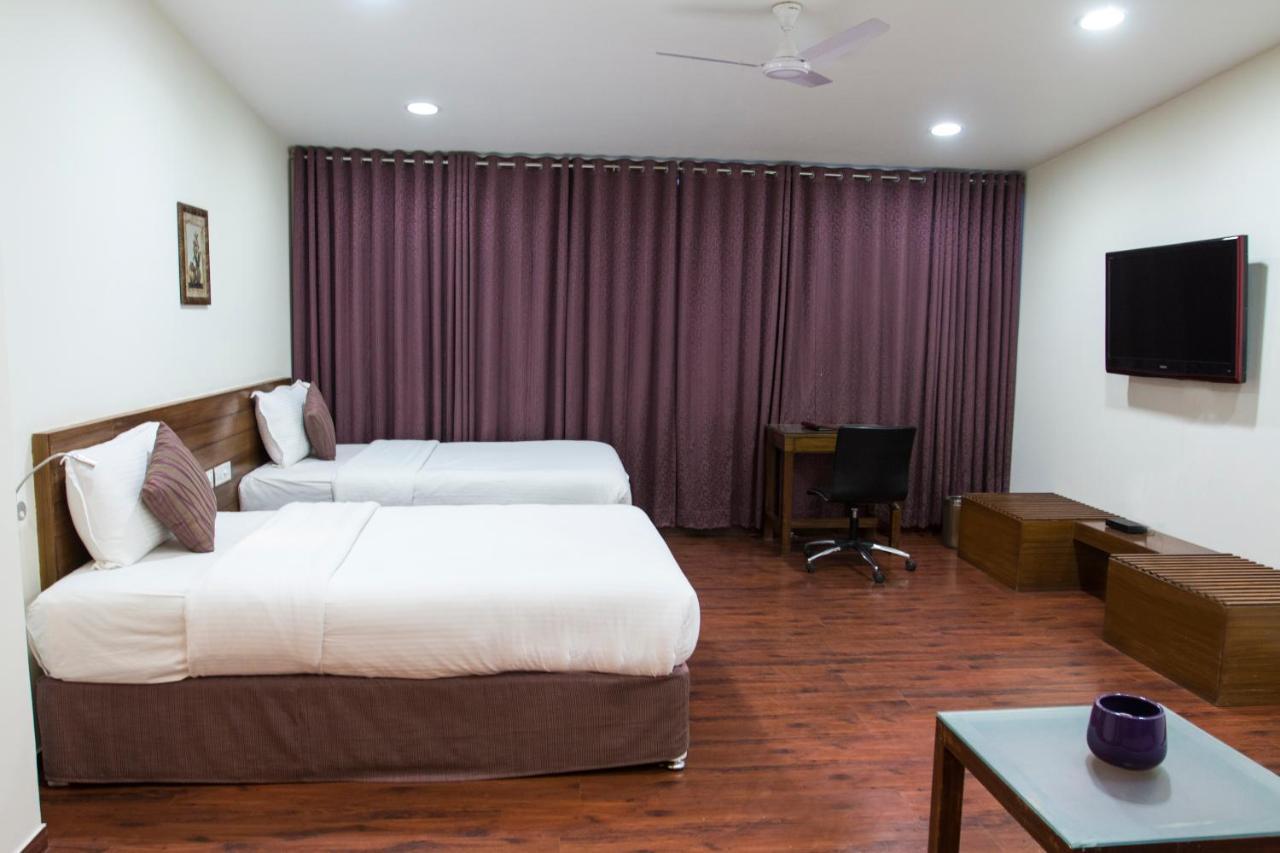 Dhans Hotel