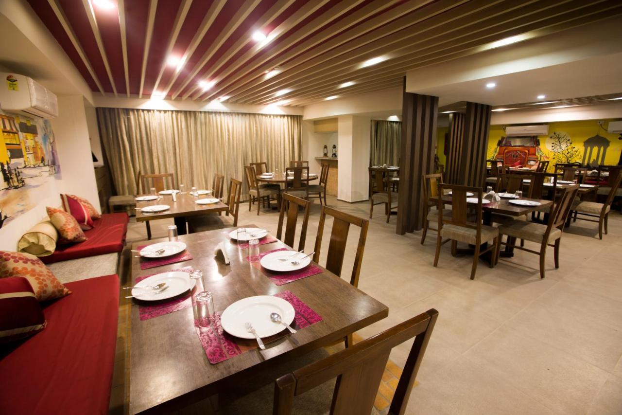Hotel Dhans 3*