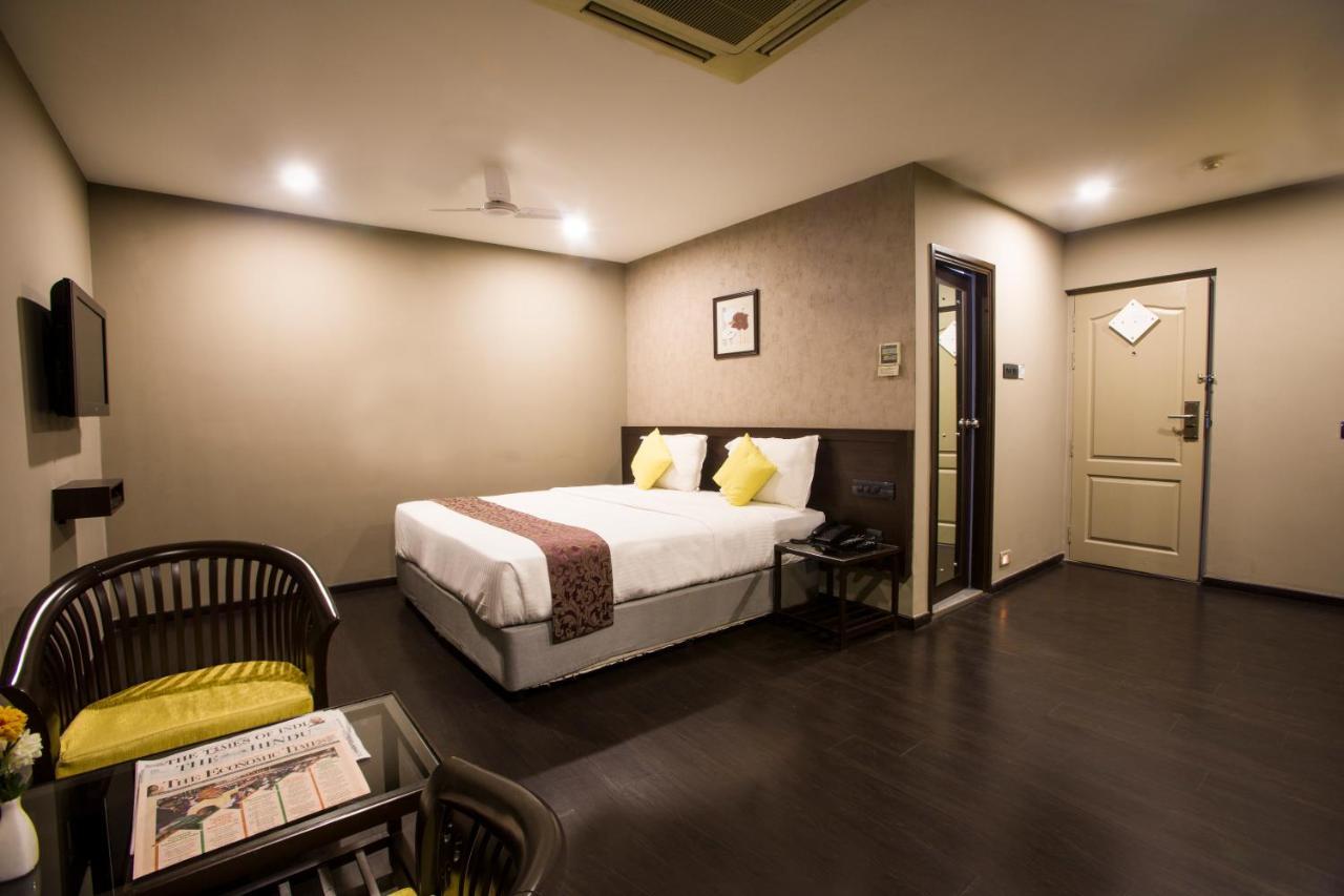 Dhans Hotel 3*